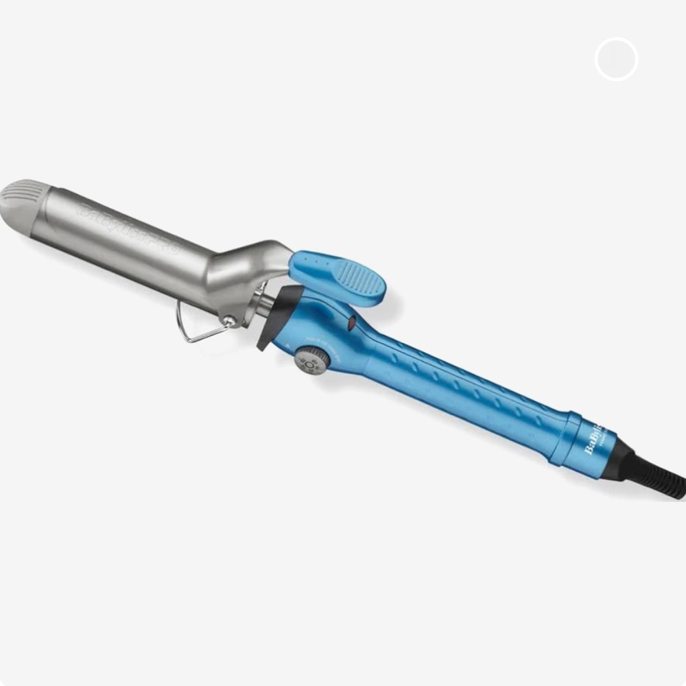BaBylissPRO Nano Titanium curling iron
1¼ inch barrel (32mm)